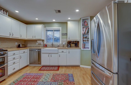 White Salmon House | Northern Lights, Hot Tub, Steps to Downtown White Salmon