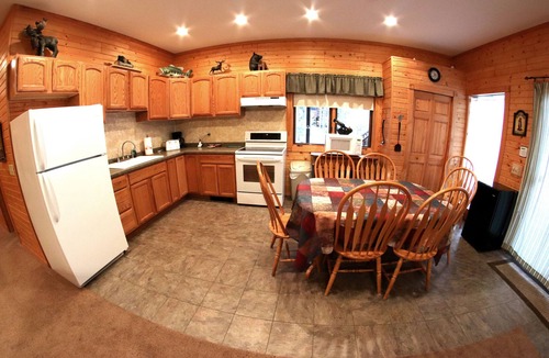 Sarona Cabin | Northern Traditions - Deer Hollow