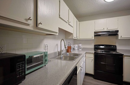 Tougaloo Apartment | Northtown Apartments 7E I Comfy 2 Bed 2 Bath