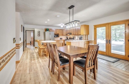 Boulder Junction Apartment | Northwoods Getaway Dog Friendly Apartment with King Beds