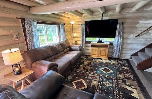 Au Train Cabin | Northwoods Original Log Cabin with beach access