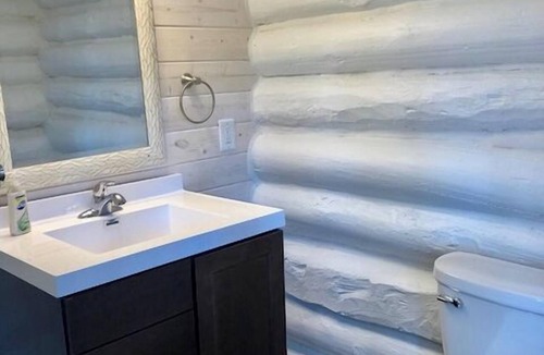 Au Train Cabin | Northwoods Original Log Cabin with beach access
