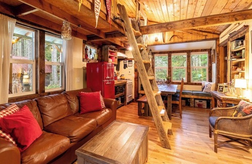 Ashford House | Nostalgic Retreat on Sahara Creek - 8mi to MRNP!