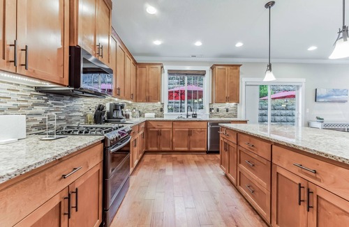 Beaverton House | Nr Cedar Hills Crossing,Ome Calli Frozen Treatsw/BBQ-BoardGames-Coffee Maker-WFH