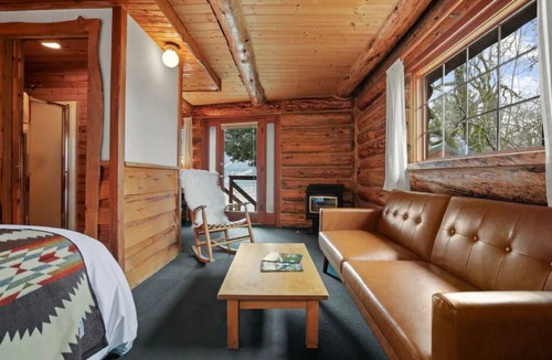 Stevenson Cabin | Oak Cabin at Wilder and Pine Riverside Cabins