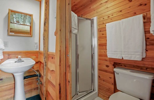 Stevenson Cabin | Oak Cabin at Wilder and Pine Riverside Cabins
