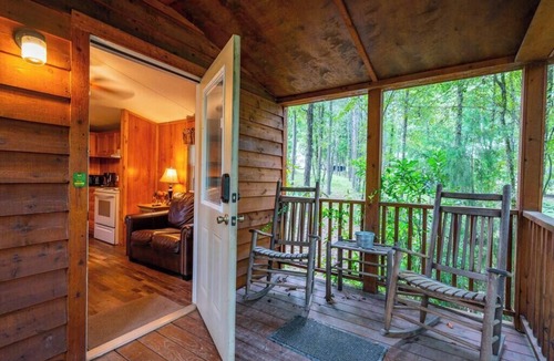Broken Bow Cabin | OakLeaf: Sleep 5, Tiny Cabin, Pets, Near Park/Lake