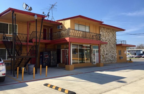 Central Arlington Hotel | Oasis Motel