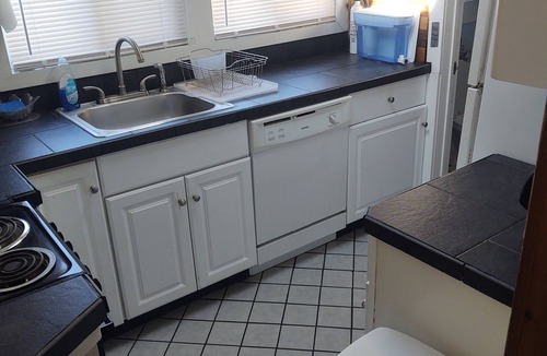 Ocean Beach House | Ocean Beach, Fire Island,NY 4 bed,2 Bath, Sleeps 9, Full Kitchen, Deck, Bicycles