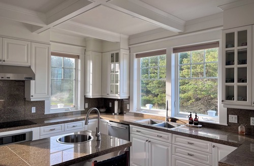 Long Beach House | Ocean-View Spa Home/Sauna · Cold Plunge · Hot Tub/Sleeps 10