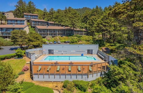 Otter Rock Apartment | Ocean-View Suite with Jacuzzi Tub | Sleeps 6