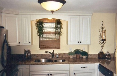 Central Beach Condo | Oceanfront 2B Gem .March-!.Aug.custom kitchen West Indies,decor Heated.Pool.