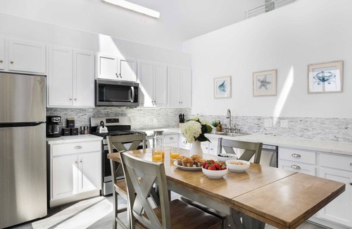 Oceano Cottage | Oceanfront 2BR + Rooftop Deck, & Beach Access Strand Way B