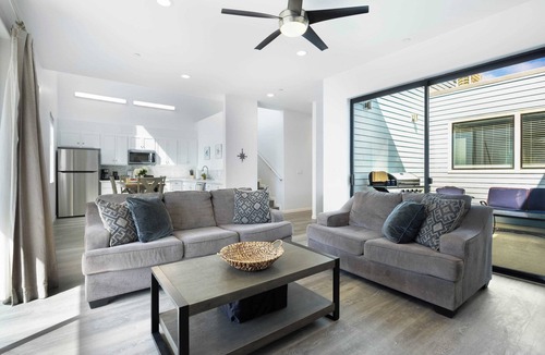 Oceano Cottage | Oceanfront 2BR + Rooftop Deck, & Beach Access Strand Way B
