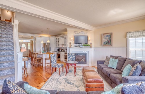 Roads End House | Oceanfront 5 Bed/5 Bath Roads End Victorian Beauty- SandeCastle