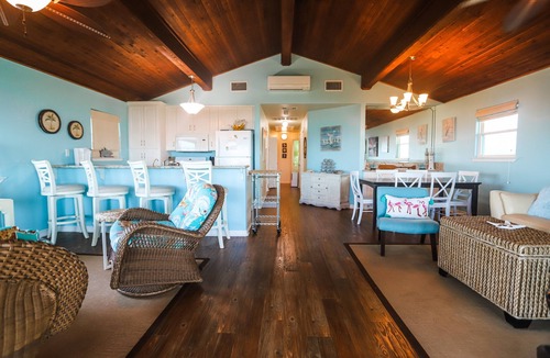 Freeport House | Oceanfront Beach House | Direct Beach Access | 4/2, Washer/Dryer, Full Kitchen