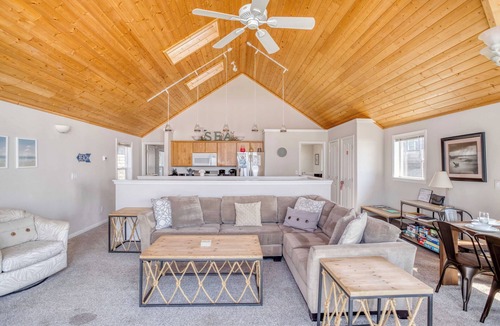 Lincoln Beach House | Oceanfront Bella Beach Beauty has Two Decks, Upper Floor Great Room, King Suite!