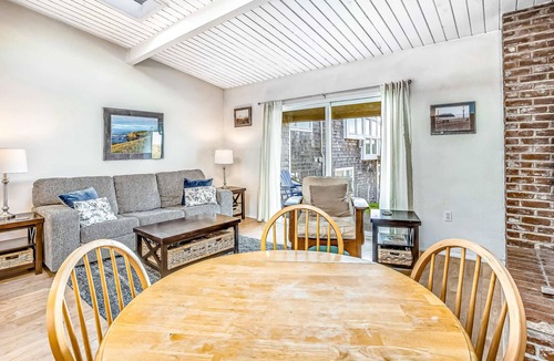 Gearhart Condo | Oceanfront condo - walk to beach & Gearhart Golf Links