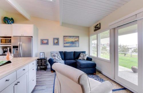Gearhart House | Oceanfront getaway close to Gearhart Golf Links no pets