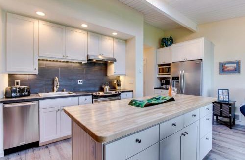 Gearhart House | Oceanfront getaway close to Gearhart Golf Links no pets