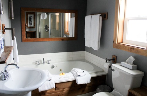 Long Beach Hotel | Oceanfront Oasis: Long Beach Retreat Near Discovery Trail! Pets Allowed, Pool.