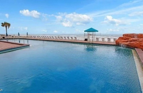 Ribault Apartment | Oceanfront Studio – Walk to Daytona Boardwalk!