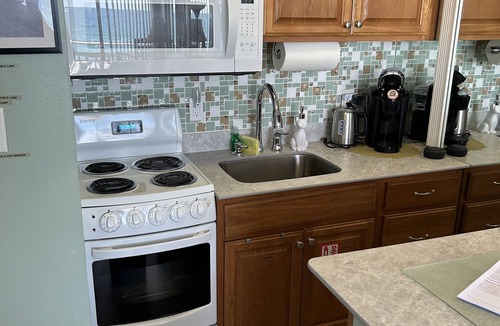 Ellinor Village Apartment | Oceanfront Studio - “also can’t get closer to the beach” View, comfy and clean!