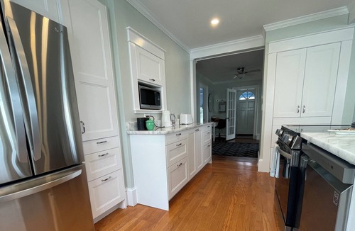 Easton's Point House | Oceanside 2 bedroom cottage - unobstructed sea view and walk to beach!