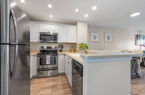 Bahama Village House | OFF COURSE ~ Adorable 2 BR, 2.5 Ba Townhome in Truman Annex w/Shared Pool!