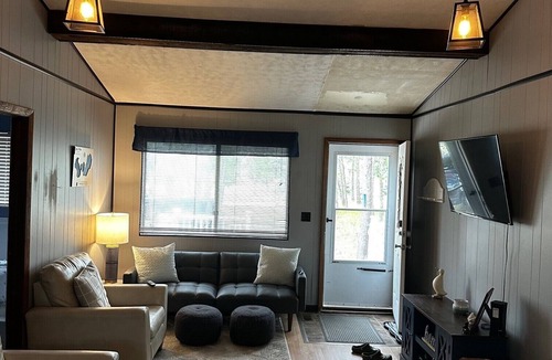 St. Helen Cabin | Off-Roaders Oasis-3-bedroom cabin with WiFi, AC in delightful St. Helen