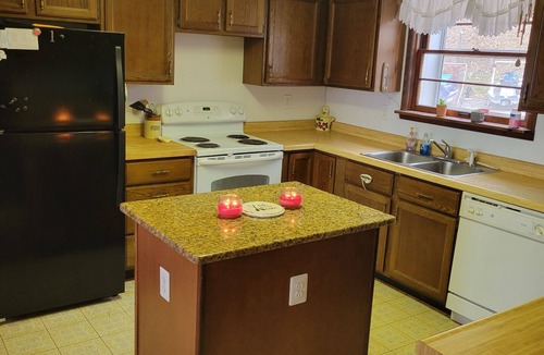 Briley House | Off the beaten path! 4 bedroom lakefront home