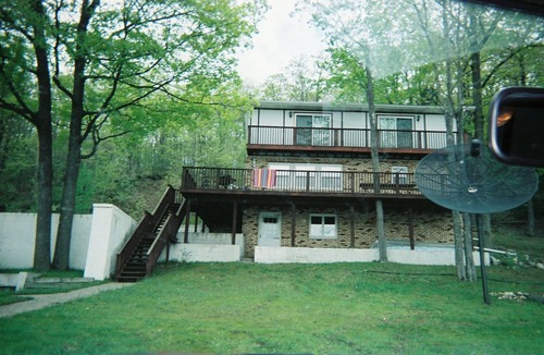 Briley House | Off the beaten path! 4 bedroom lakefront home