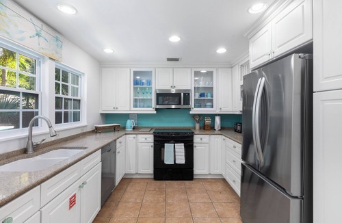 Old Town Cottage | Old Town Elegance Island Breezes and Poolside Bliss