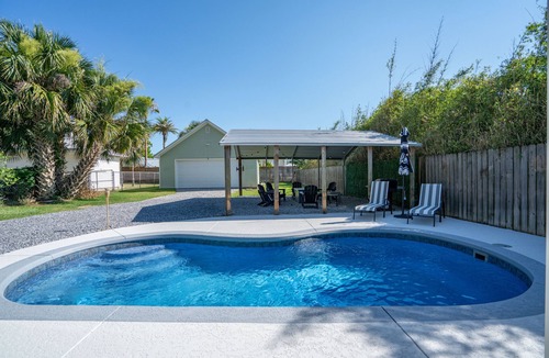 Old Town House | On Main St! Private Heated pool, Golf cart included, Sleeps 10