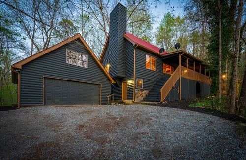Dahlonega Cabin | On The River Bnb ~River Deck ~Fire Pit ~Game Room