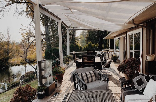 Harlow House | On the river with your own private boat and dock!Moments from downtown!