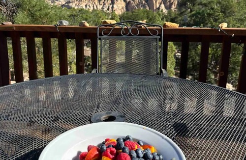 Torrey Cabin | One of a kind, secluded red rock & forest retreat Holiday Special