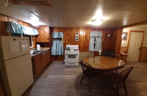 Au Train Apartment | Ontario @ Kimar`s Resort Lk SUP