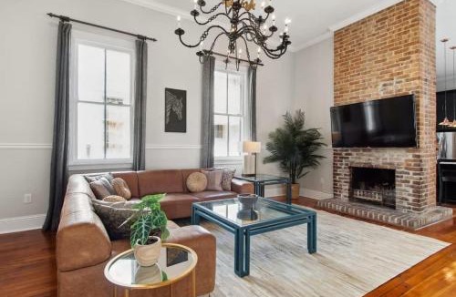 Seventh Ward Bed & Breakfast | Opulent Expansive Unit Heated Pool and Spa