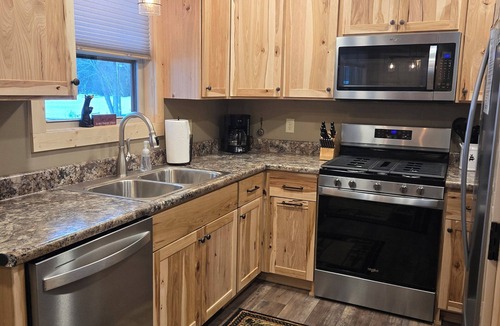 St Germain Cabin | Otter Place: Lakefront Cabin, Generator, Wi-Fi, FREE Firewood, No Cleaning Fee!