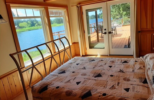 Nehalem House | Otter Run Nehalem River - on the banks of the Nehalem River near ocean beaches