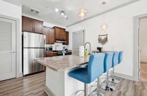 Farragut Apartment | Overlook 2103 I Luxury Redefined I Free Parking