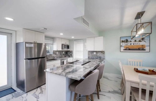 Rock Harbor Villa | Overlooking Saltwater Lagoon Free Kayaks Renovated