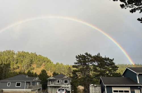 Pacific City Cabin | Pacific City Cabin walk to the beach, restaurants, coffee & wine tasting!