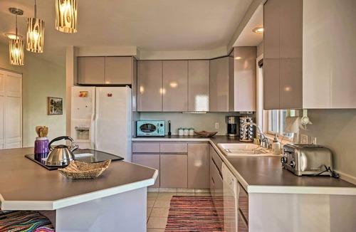 Coos Bay House | Pacific Ocean View! Chic Coos Bay Home