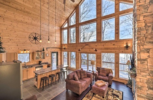 Hayward House | Paddle Ready: Hayward Lake View Retreat w/BBQ