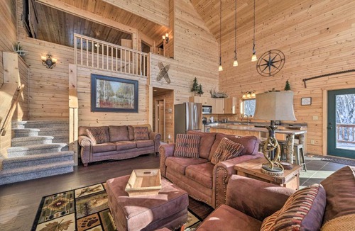 Hayward House | Paddle Ready: Hayward Lake View Retreat w/BBQ