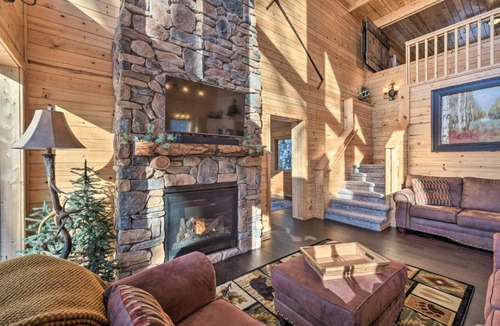 Hayward House | Paddle Ready: Hayward Lake View Retreat w/BBQ