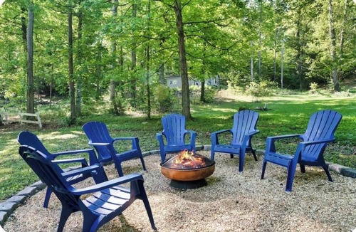 Sevierville Cabin | Paddleboards Kayaks Private Lake Access 3 BR Sleeps 6 King Beds