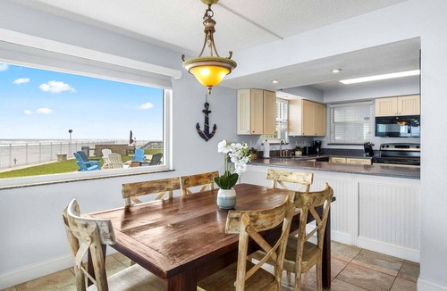 Satellite Beach Condo | Panoramic Beachfront Views – Ground-Floor Corner Condo, Pool Access & Steps to Beach 🏝️